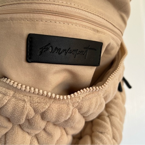 NWT - FP Movement Pucker Up Fleece Carryall - Ivory - Picture 6 of 8